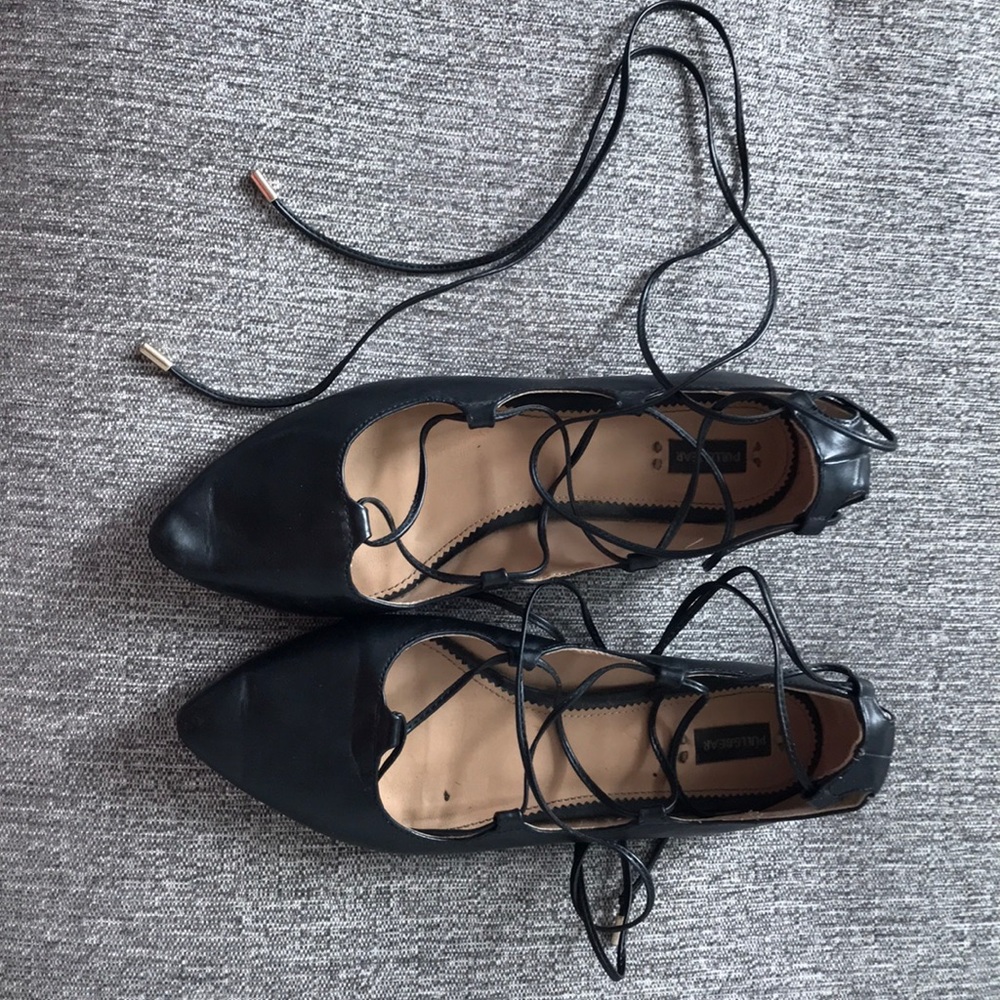 Pull and Bear tie up flats
